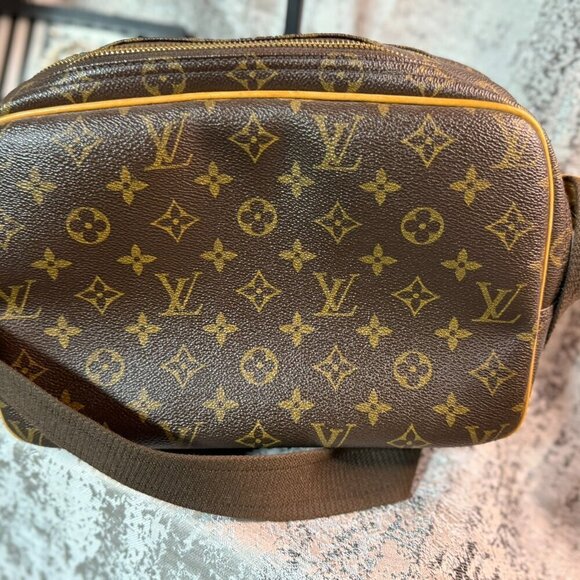 *Authentic* Louis Vuitton Reporter - Picture 4 of 7